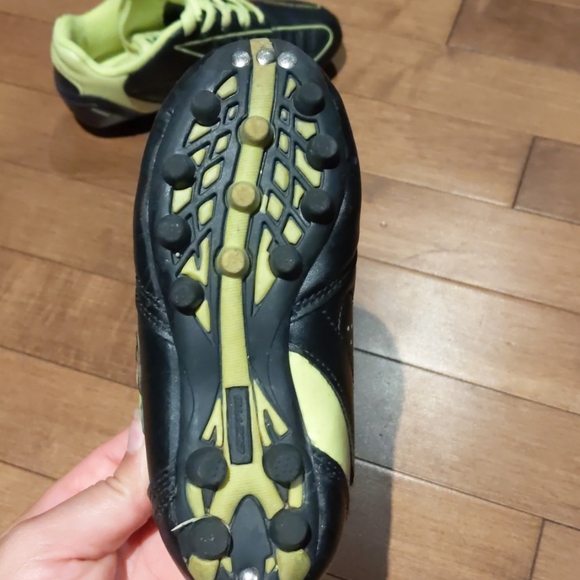 Cleats - Picture 2 of 5